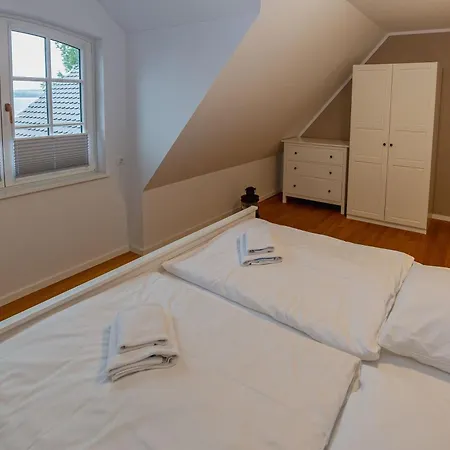 Ankerplatz * Alt Reddevitz