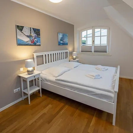 Ankerplatz * Alt Reddevitz